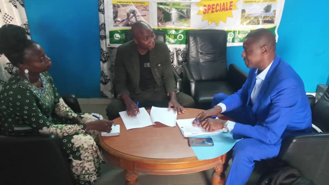 Dr Ismaïla IMOROU ISSA in a working session with two partners