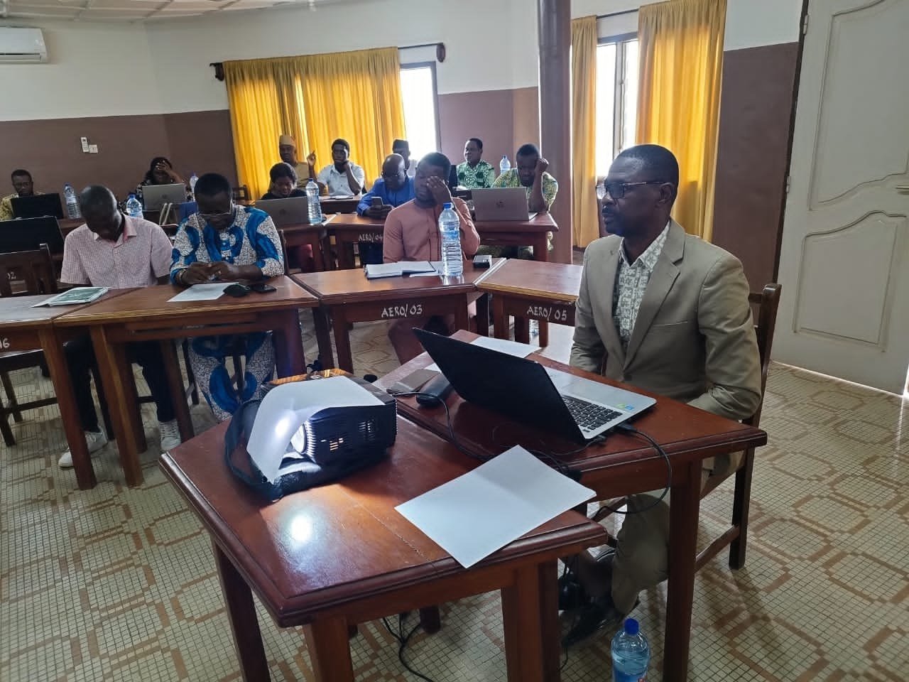 Dr Ismaïla IMOROU ISSA at his laptop during a training session